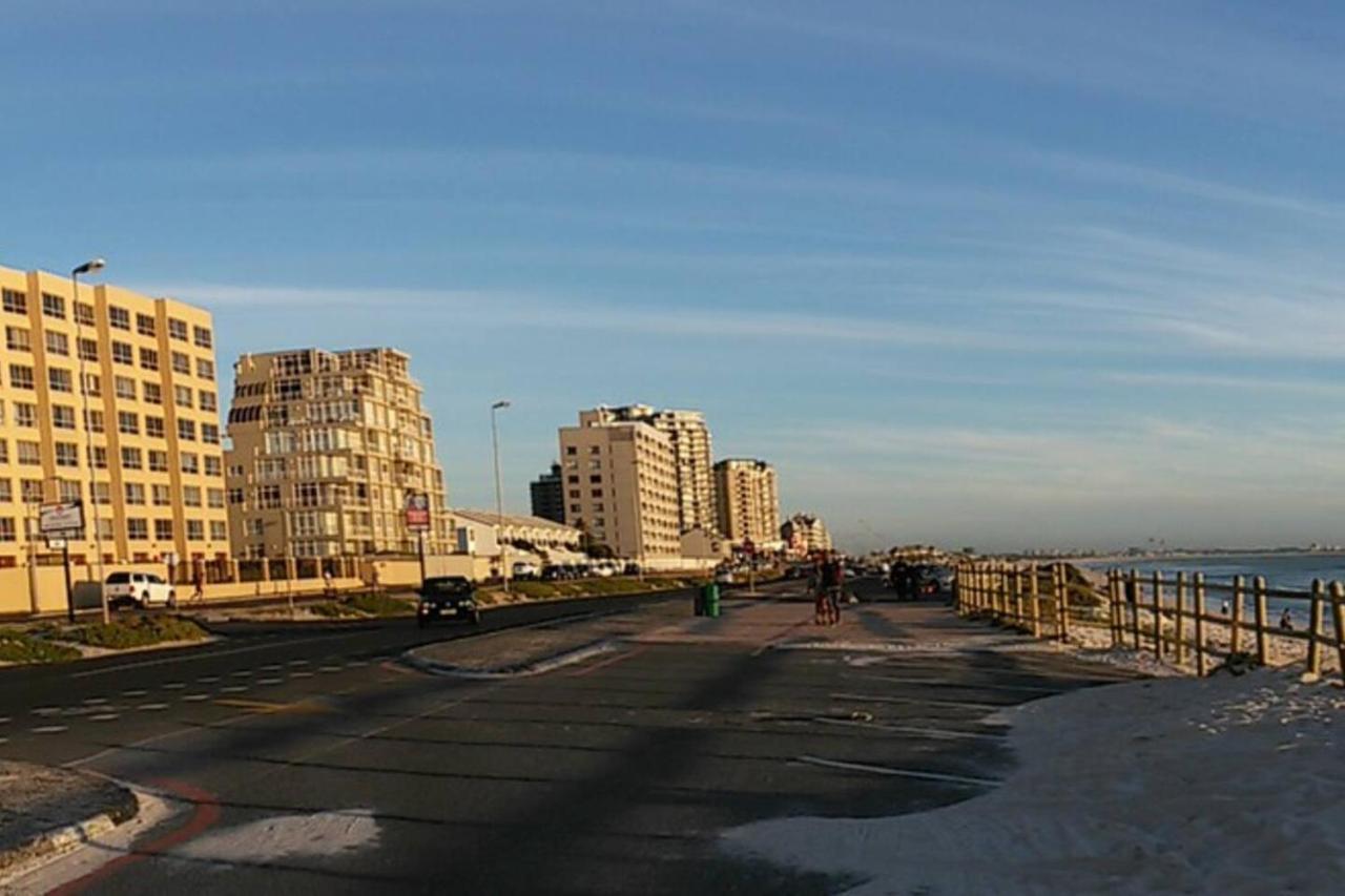 Views In Blouberg, Apartment *