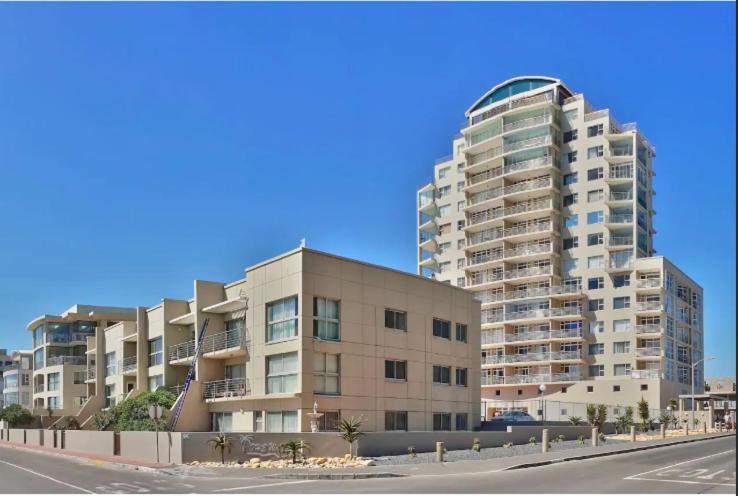 Views In Blouberg, Apartment *